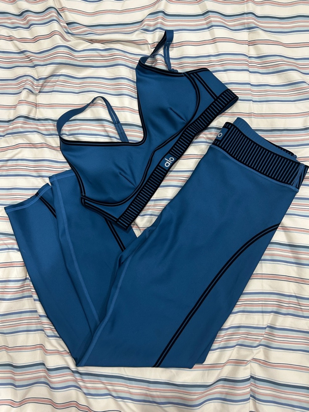 ALO Yoga Deep Blue Seamless Sports Bra and Leggings Set